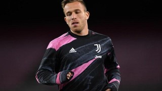 记者：尤文图斯中场阿图尔即将加盟格雷米奥