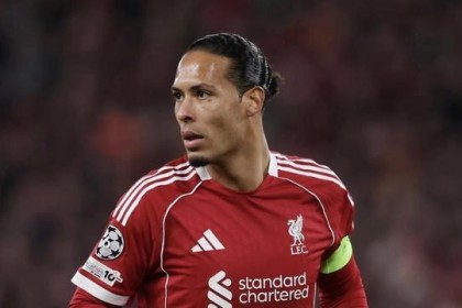 开云体育下载-迎来里程碑，范戴克将成为第50位为利物浦出场350次的球员