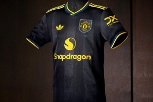 开云体育入口-重塑90年代的荣耀曼联新赛季第二客场球衣正式发布