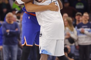 开云体育下载-爱德华兹成为森林狼队史第三位一万分先生 比肩加内特和唐斯